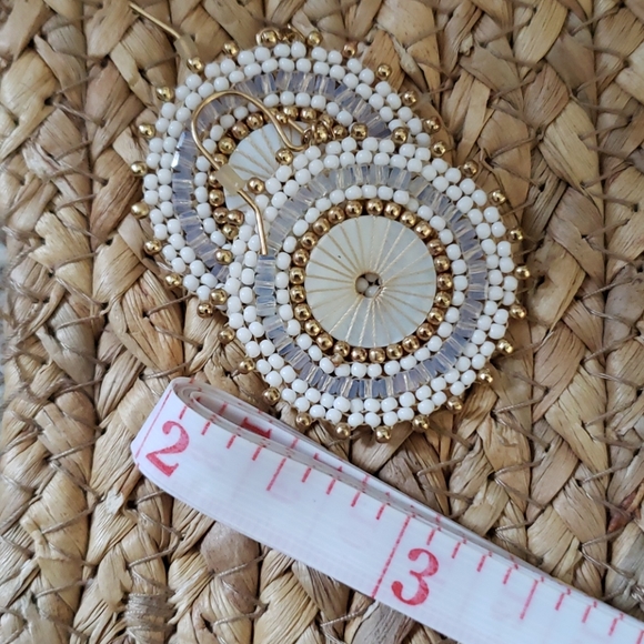🖤 Boutique white and gold sparkly beaded earrings - Picture 4 of 4